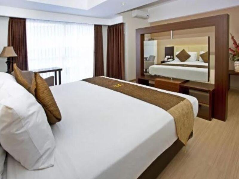 Hotel Gunawangsa Merr Surabaya Buitenkant foto