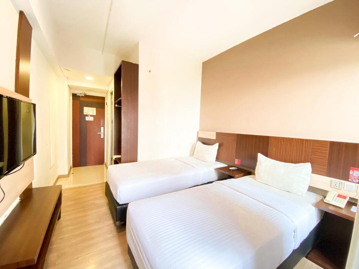 Hotel Gunawangsa Merr Surabaya Buitenkant foto