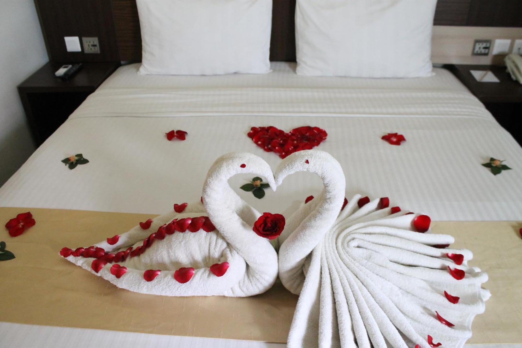 Hotel Gunawangsa Merr Surabaya Buitenkant foto