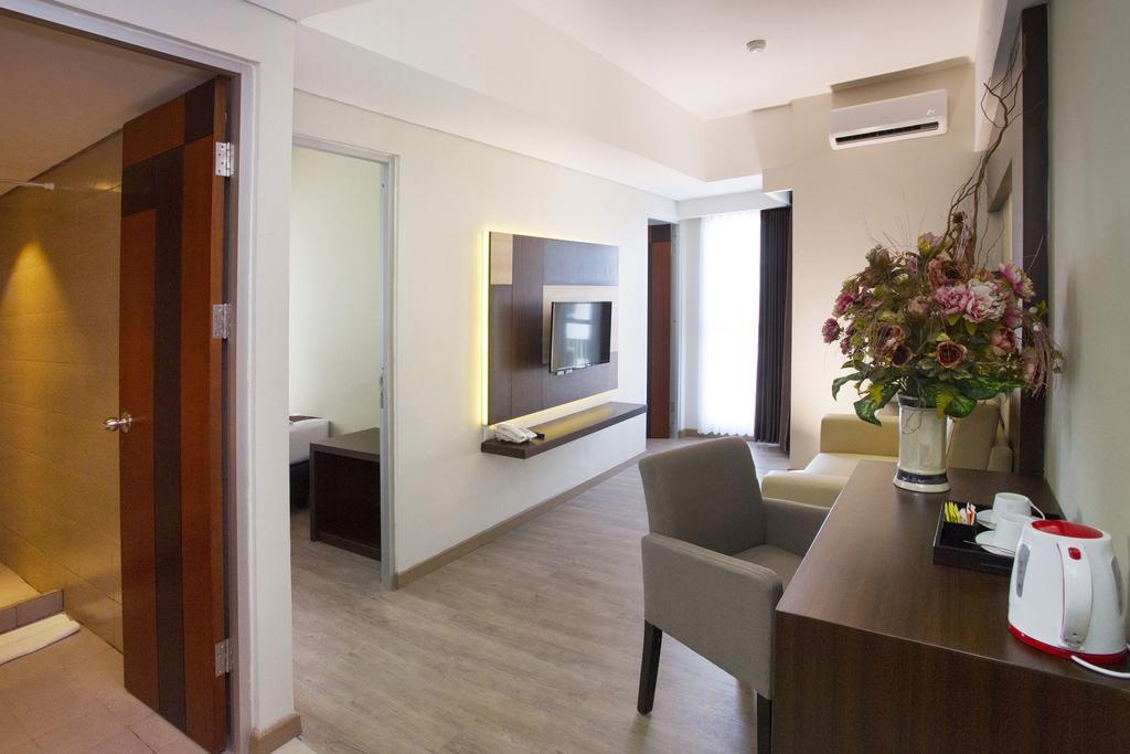 Hotel Gunawangsa Merr Surabaya Buitenkant foto