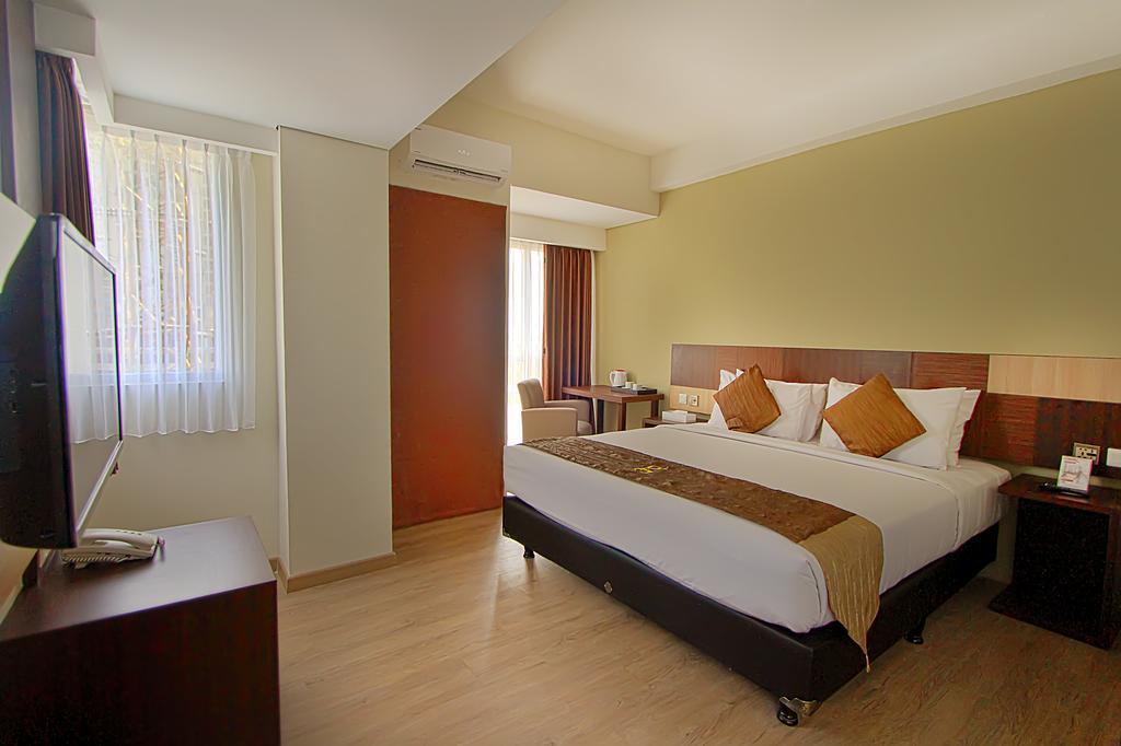 Hotel Gunawangsa Merr Surabaya Buitenkant foto