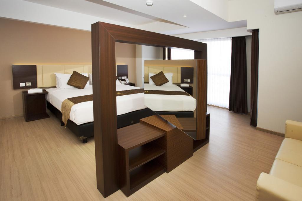 Hotel Gunawangsa Merr Surabaya Buitenkant foto