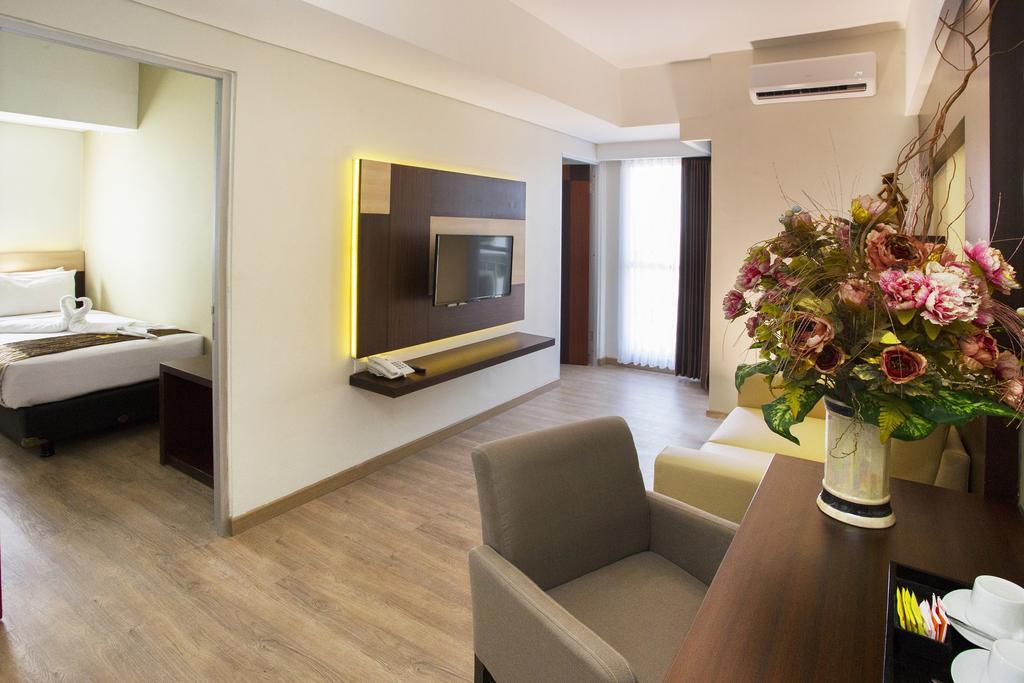 Hotel Gunawangsa Merr Surabaya Buitenkant foto