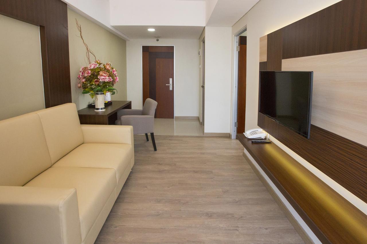 Hotel Gunawangsa Merr Surabaya Buitenkant foto