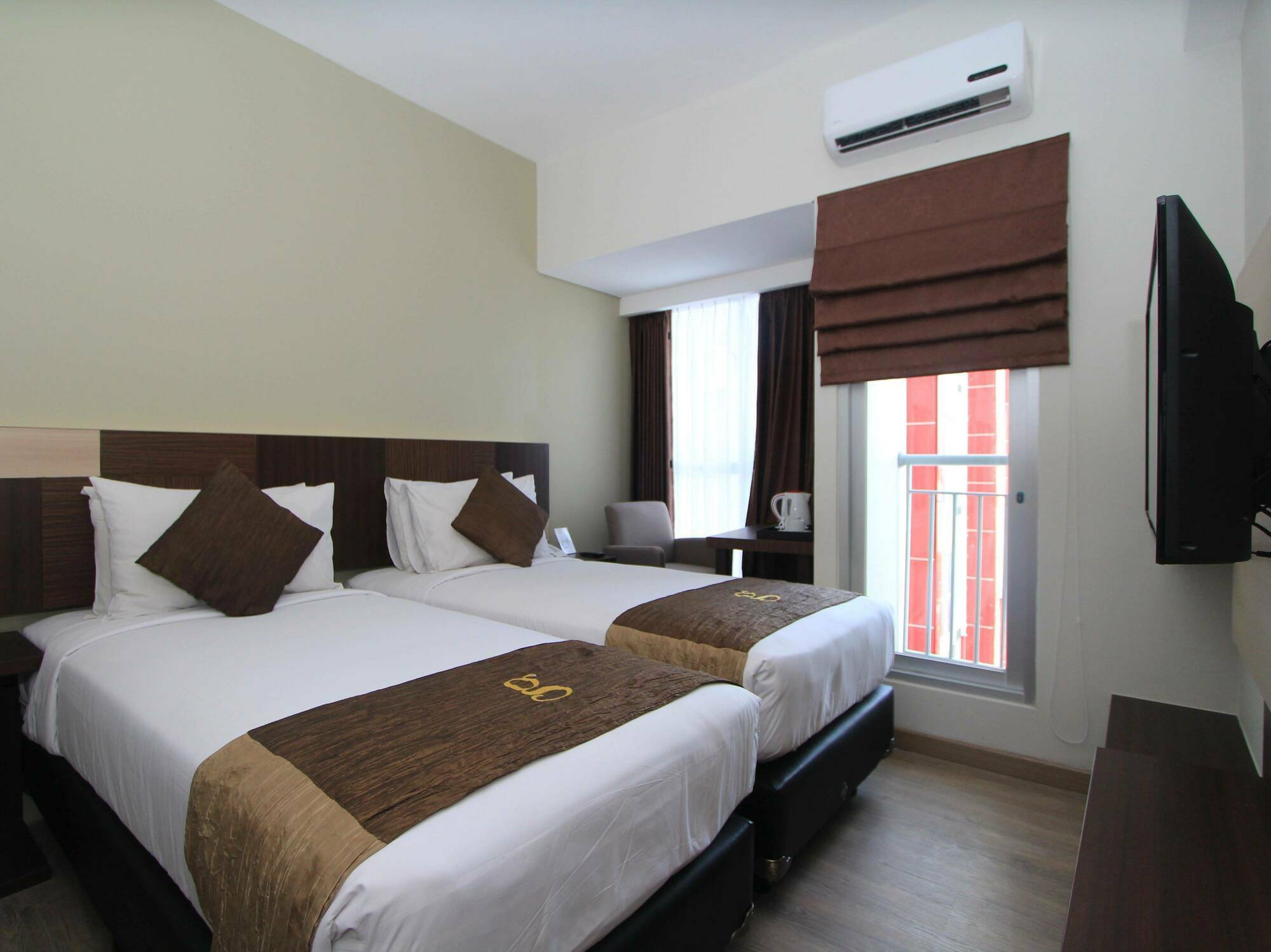 Hotel Gunawangsa Merr Surabaya Buitenkant foto