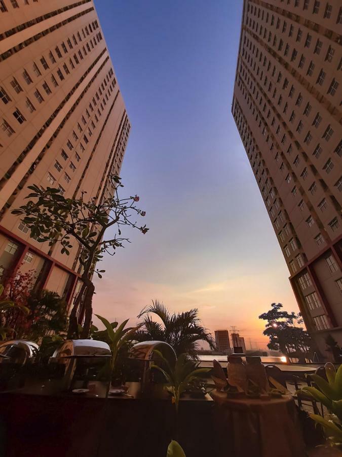 Hotel Gunawangsa Merr Surabaya Buitenkant foto