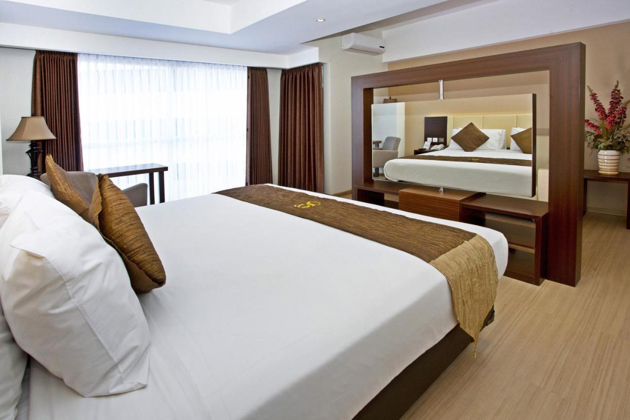 Hotel Gunawangsa Merr Surabaya Buitenkant foto